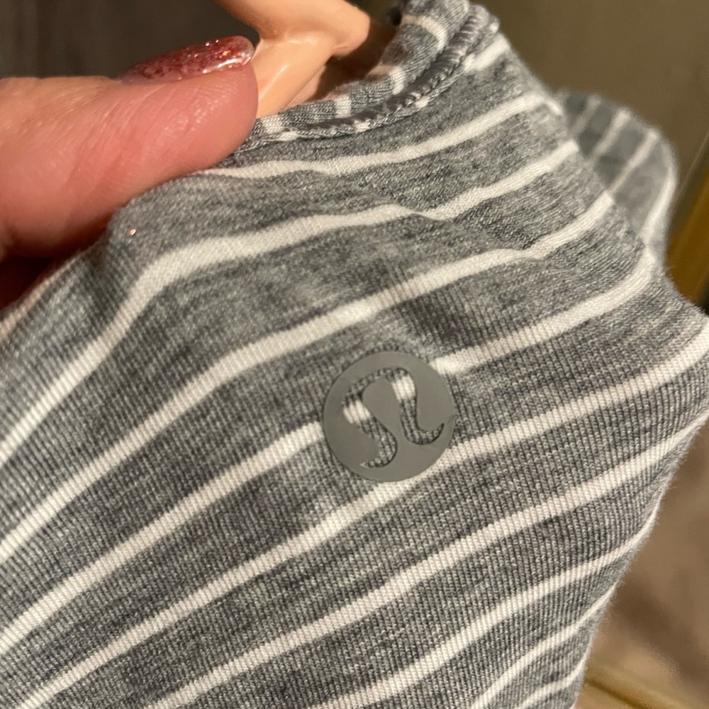 Lululemon top.